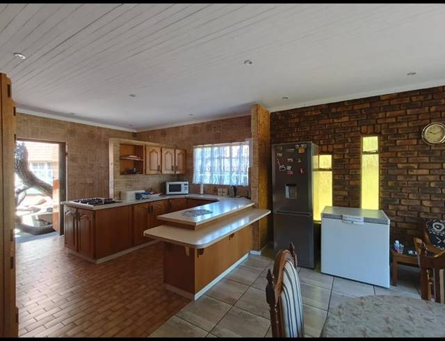 3 BEDROOM PROPERTY TO RENT IN DERSLEY